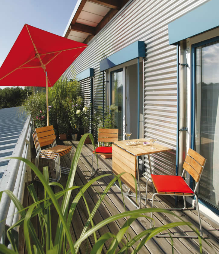 Klassiker Sonnenschirm mit Flaschenzug und Bodenplatte