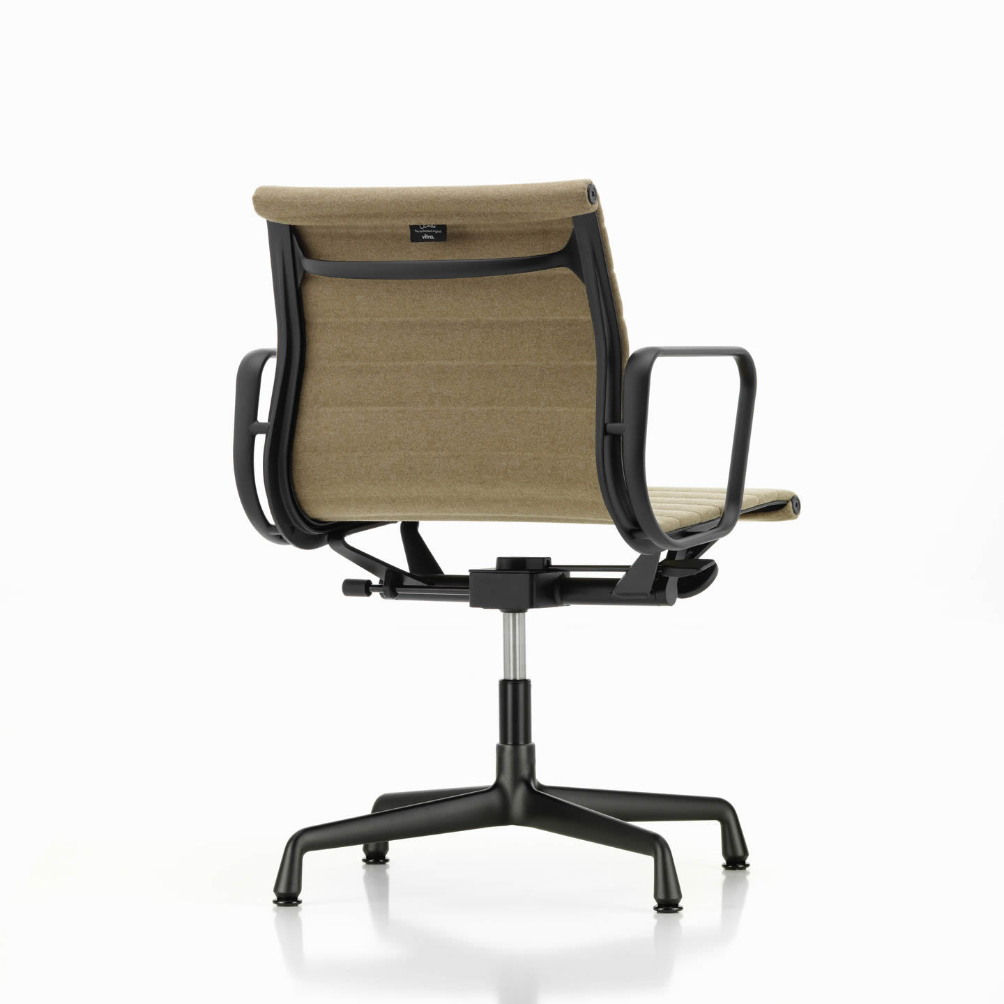 Aluminium Chair EA 132