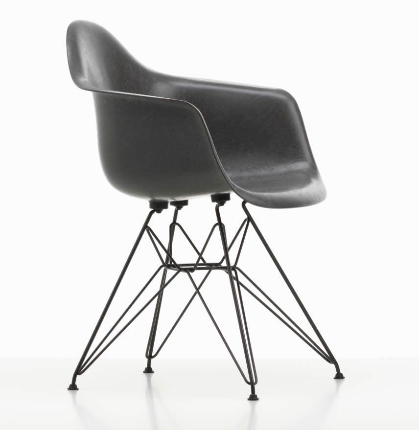 Eames Fiberglass Armchair DAR