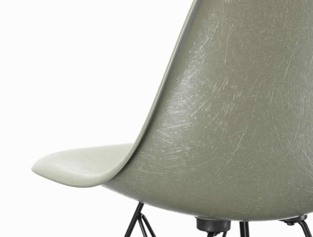 Eames Fiberglass Chair DSR