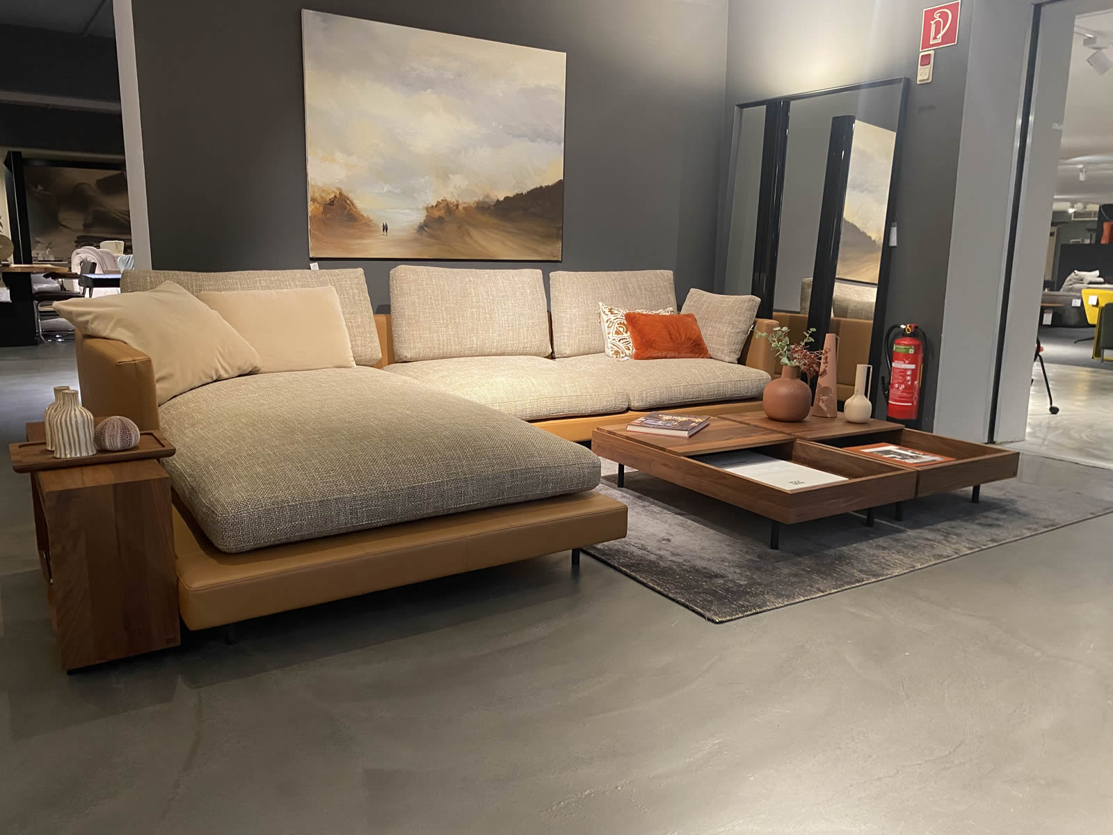 Eckgarnitur Sina mit Couchtischen und Anstellregal Ausstellungsstück