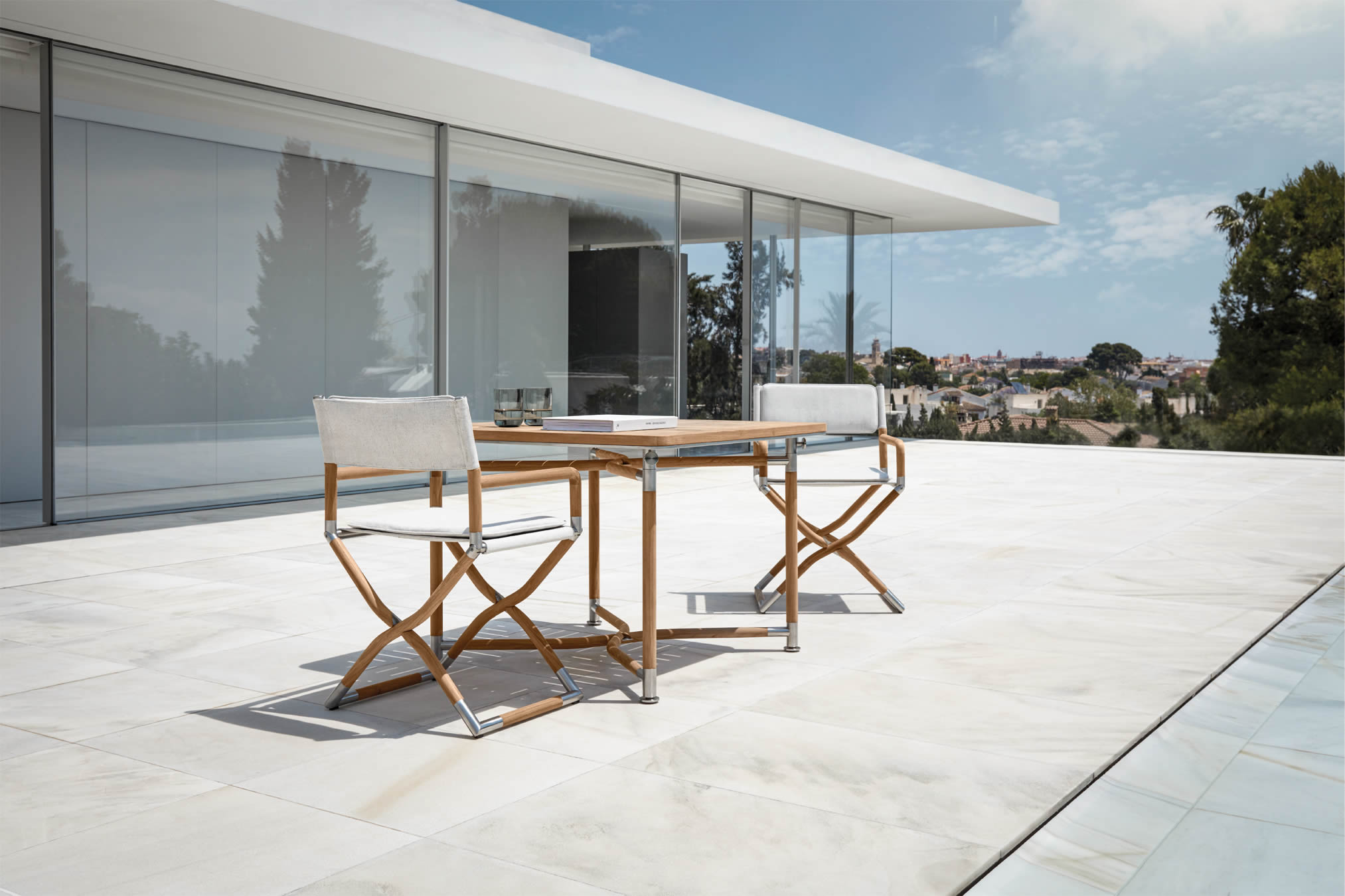 Navigator Folding Dining Table quadratisch