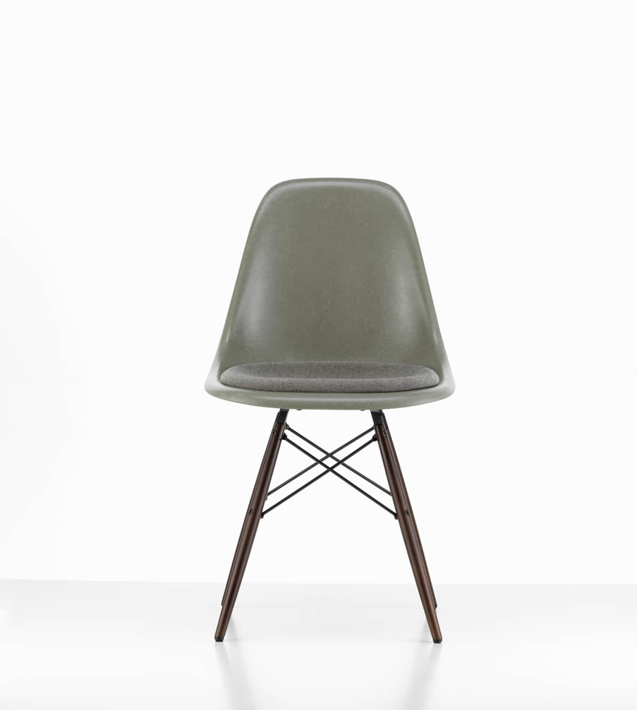 Eames Fiberglass Chair DSW mit Sitzkissen