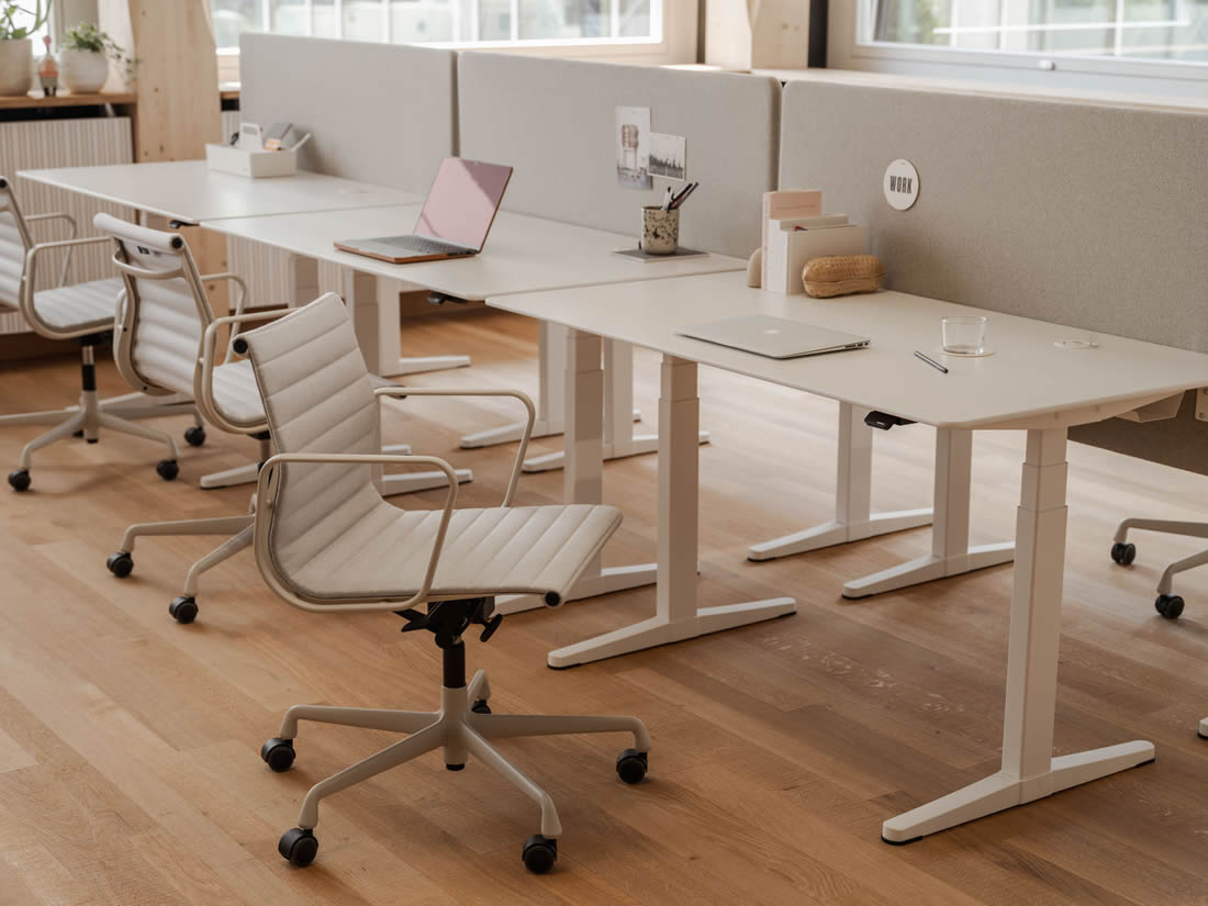 Aluminium Chair EA 117 neue Gestellfarben