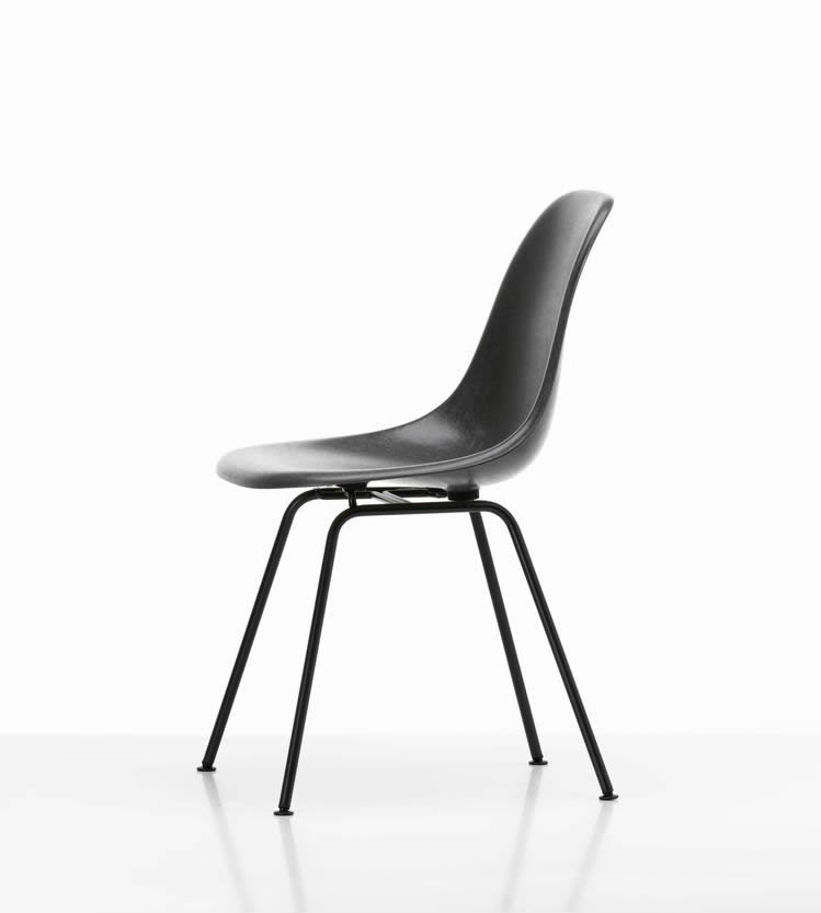 Eames Fiberglass Chair DSX