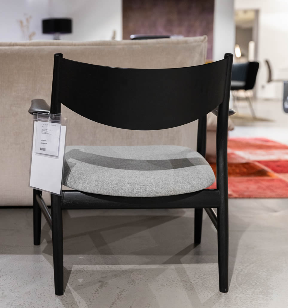 Sessel Kamuy mit Hocker Ausstellungsstück