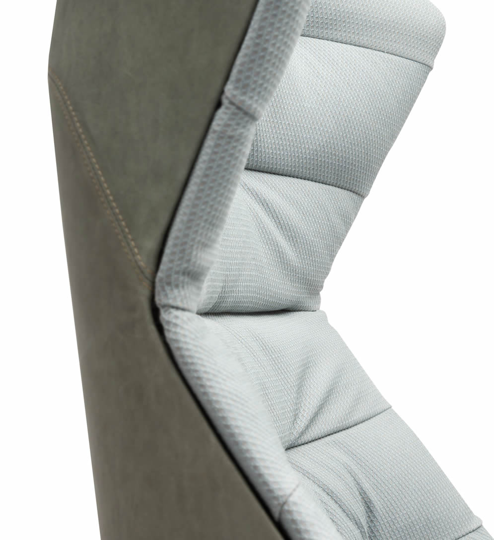 Lounge Sessel 808 "Under" mit Hocker