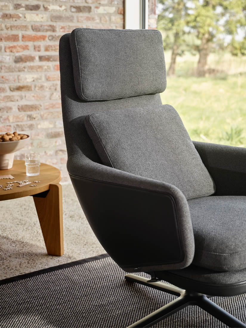 Grand Relax Sessel mit Ottoman in Dumet carbon Leder Forte Dekor nero