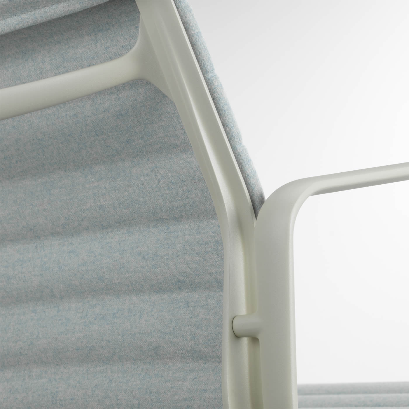 Aluminium Chair EA 117 neue Gestellfarben