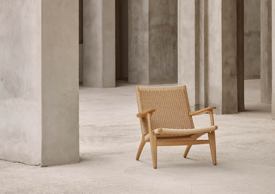 Carl Hansen CH25 Lounge Chair