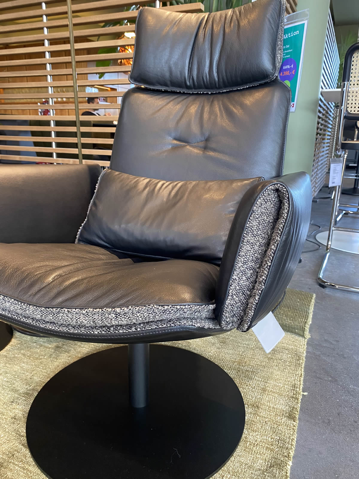 Sessel Cado mit Hocker und Beistelltisch Disc Ausstellungsstück