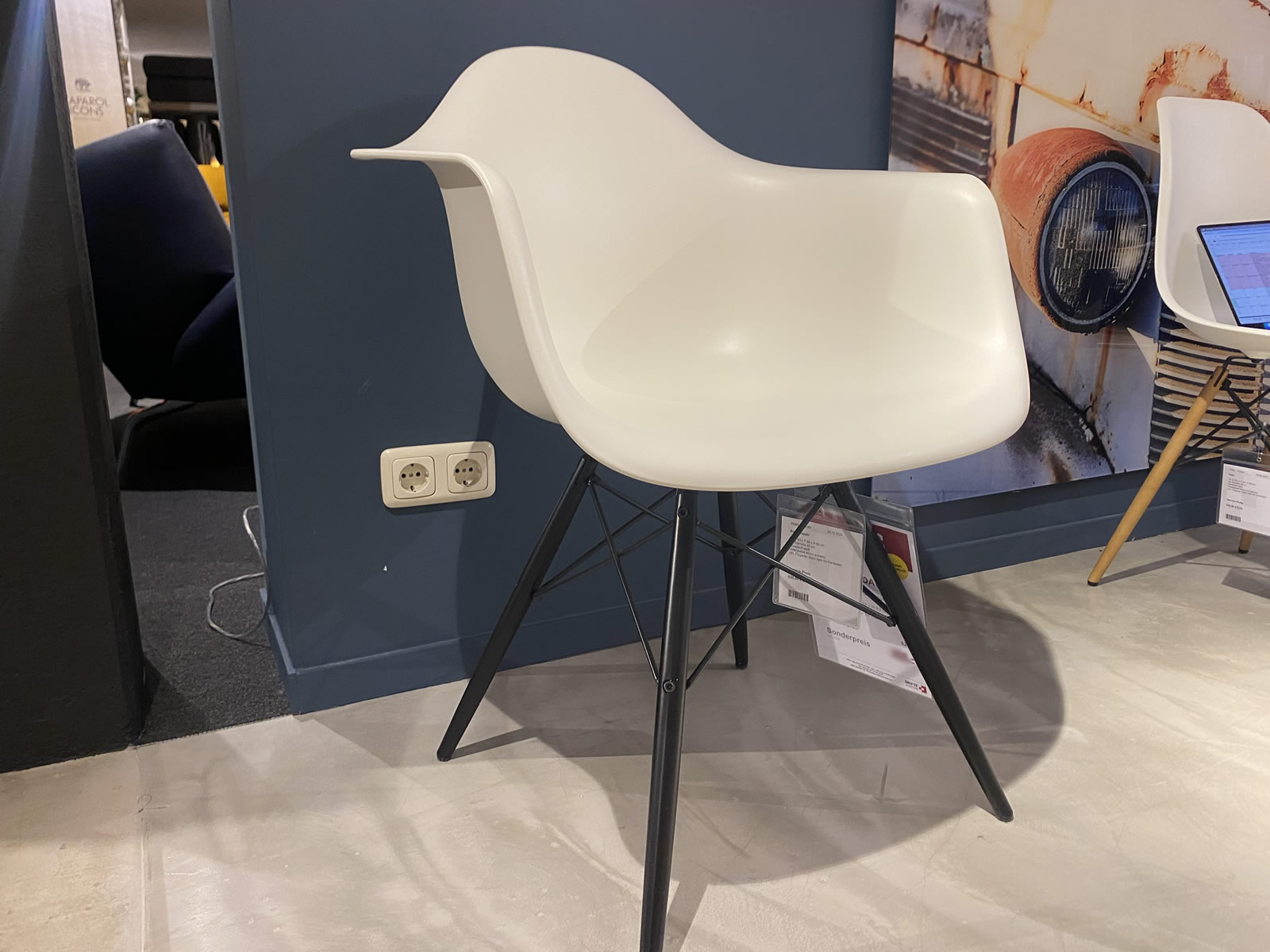 Eames Armchair DAW 10360 Ausstellungsstück