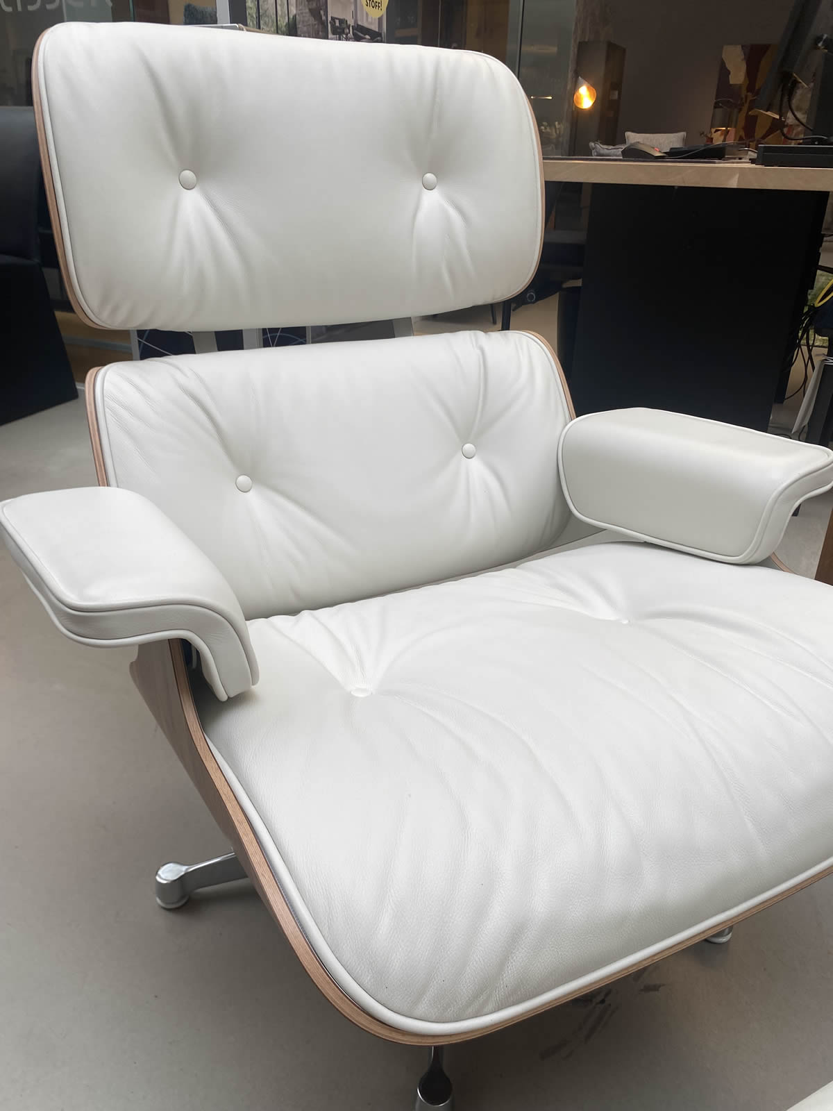 Eames Lounge Chair & Ottoman 14220-AA Ausstellungsstück