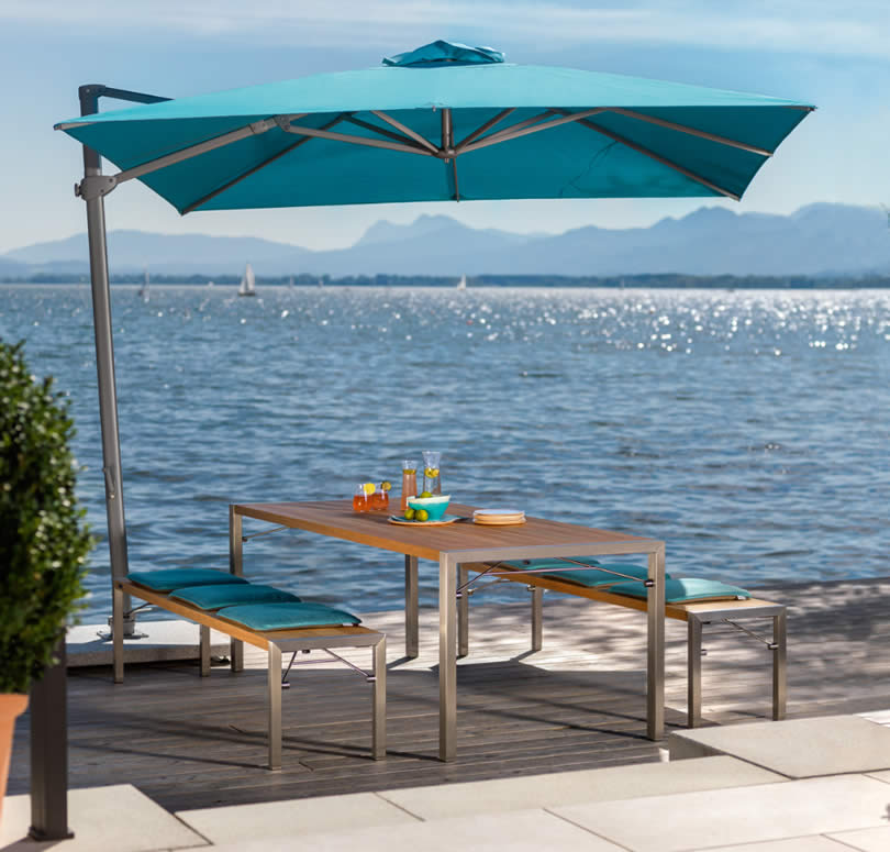 Freiarmschirm mit Bodenplatte