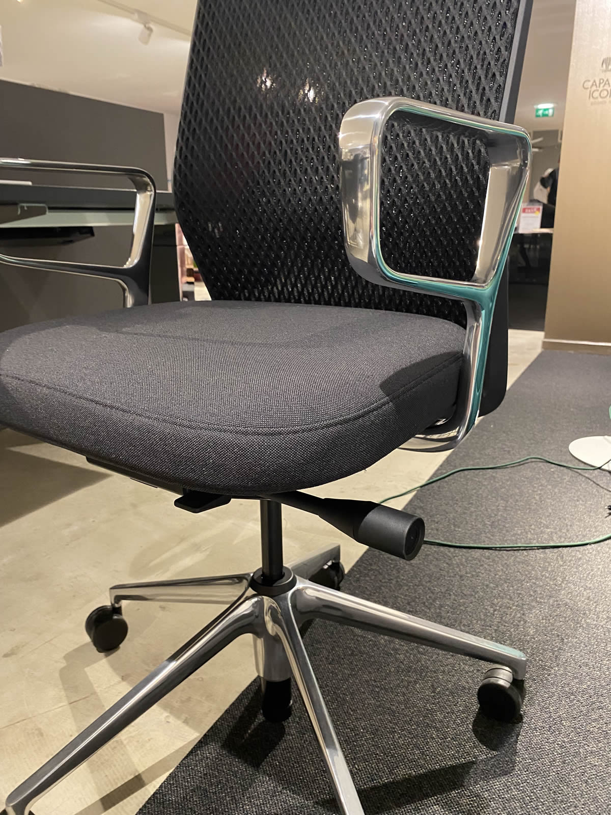 Bürodrehstuhl ID Mesh 19629 Ausstellungsstück