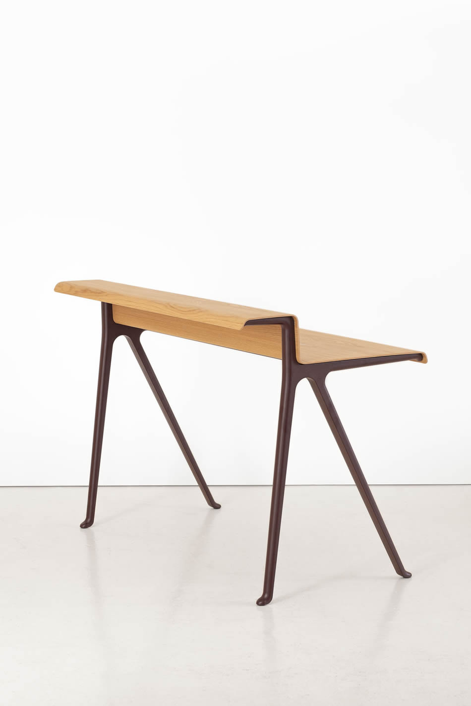 Courier Schreibtisch