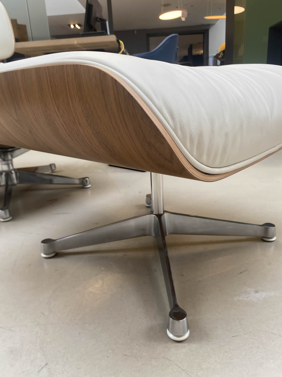 Eames Lounge Chair & Ottoman 14220-AA Ausstellungsstück