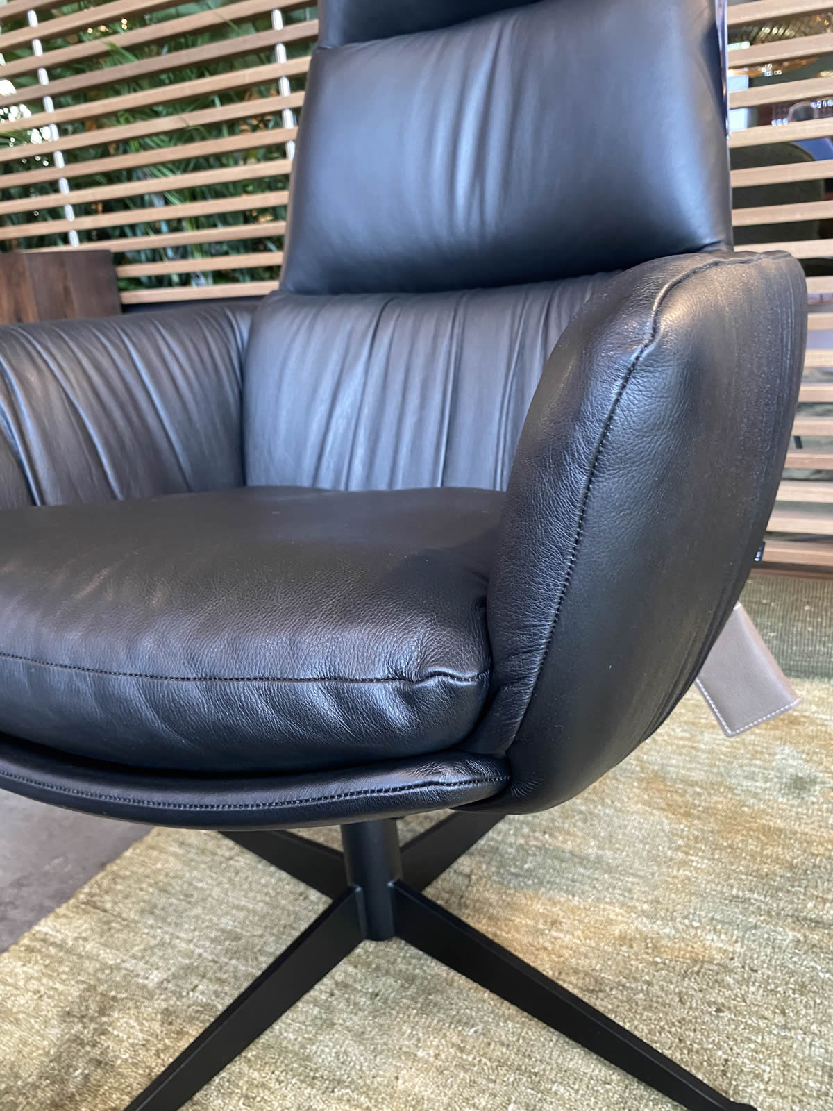 Armlehnensessel und Hocker Faye Casual 17340-17341 Ausstellungsstück