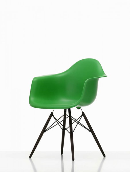 Eames Plastic Armchair DAW Beauty Version