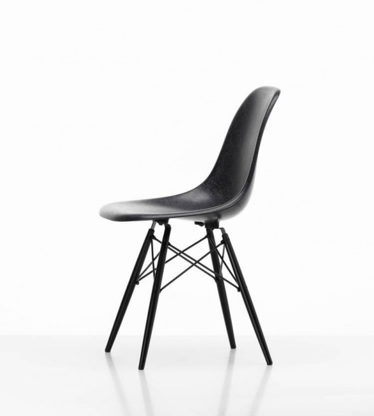 Eames Fiberglass Chair DSW