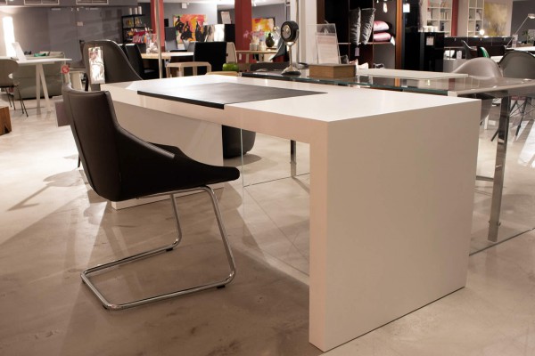 Schreibtisch Lack weiss mit Lederauflage Ausstellungsstück
