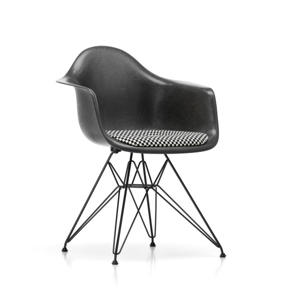 Eames Fiberglass Armchair DAR mit Sitzkissen