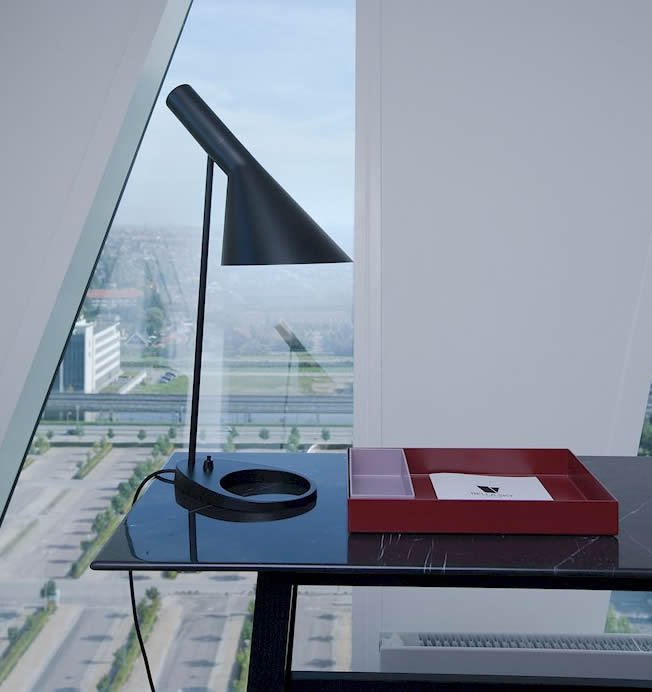 Louis Poulsen AJ Tischleuchte | Drifte Onlineshop