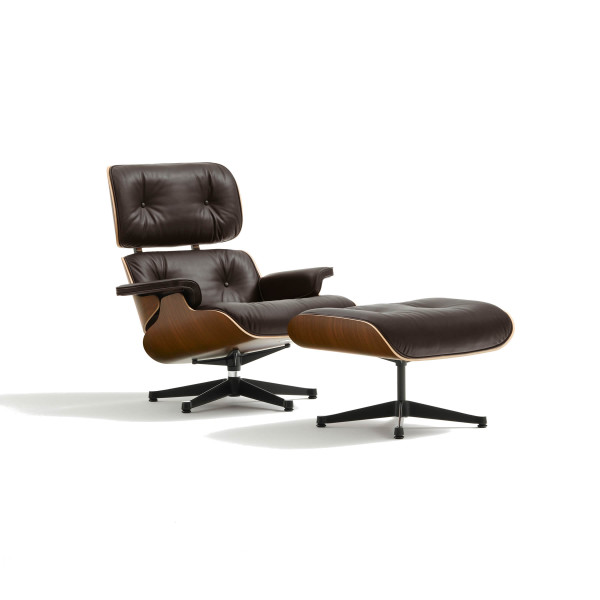 Eames Lounge Chair mit Ottoman Nussbaum Natural Leder
